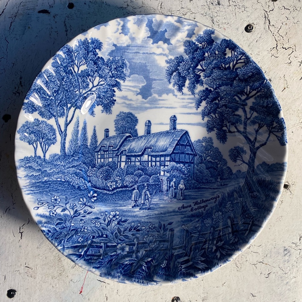 1 Royal Essex Shakespeare’s County 9” Serving Bowl